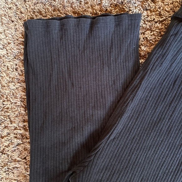 Black Ribbed pants - Picture 2 of 3